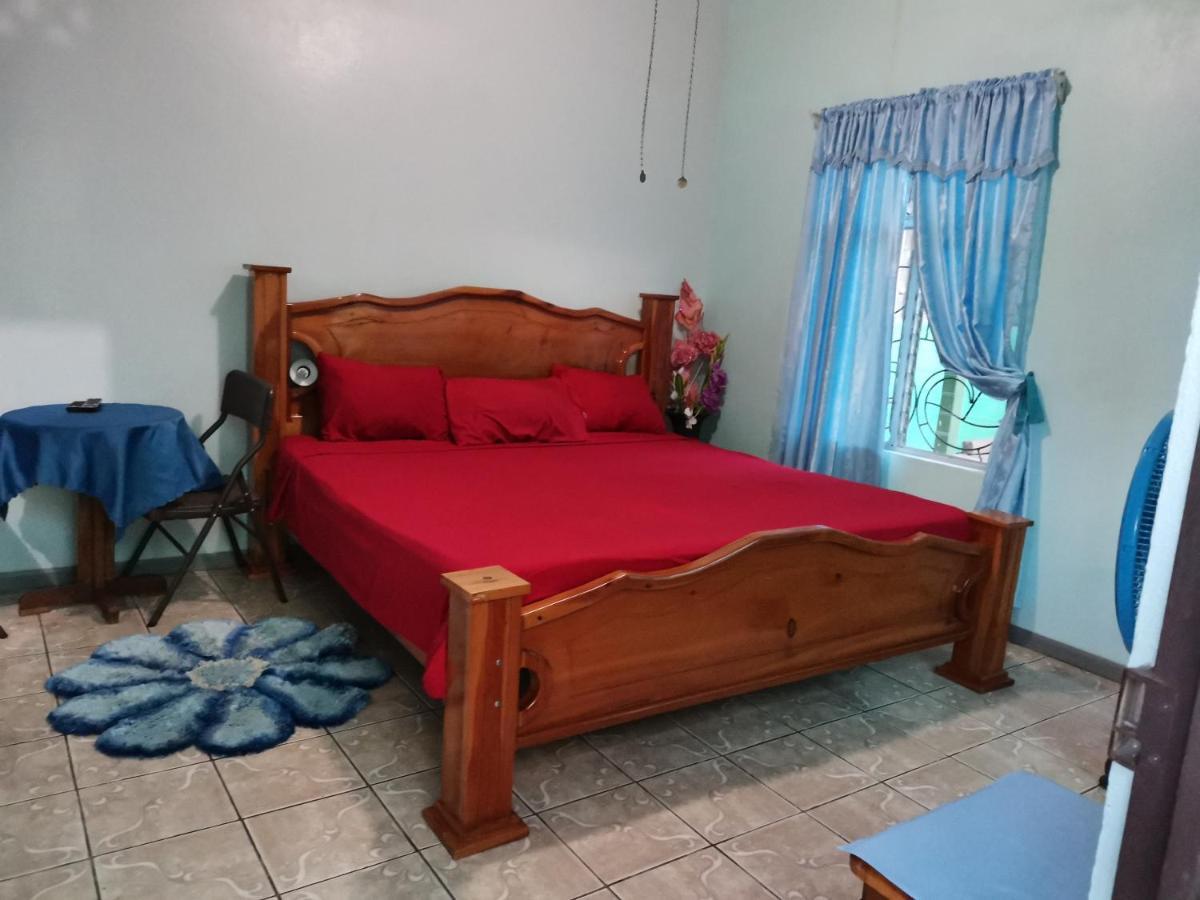 Cabinas Mitchaelle'S Puerto Viejo de Talamanca Kültér fotó