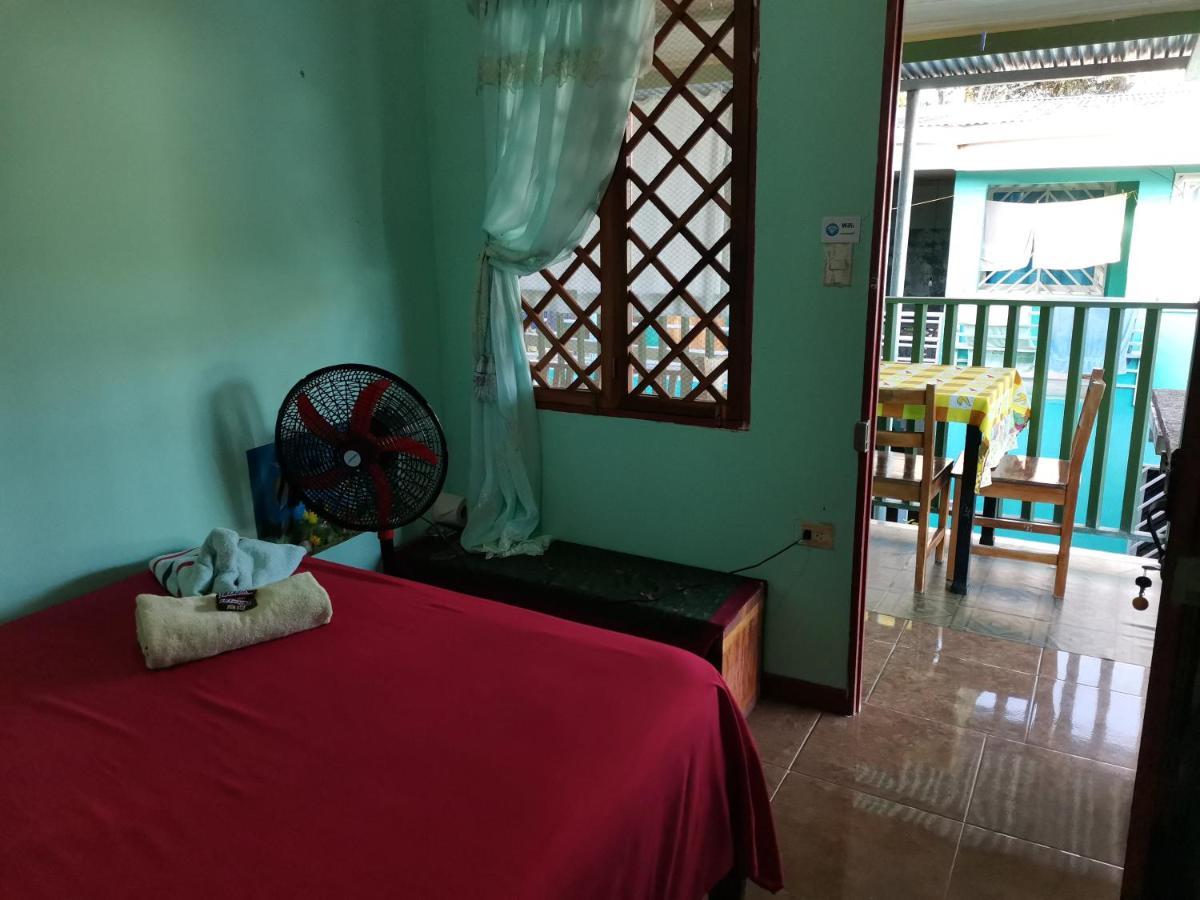 Cabinas Mitchaelle'S Puerto Viejo de Talamanca Kültér fotó