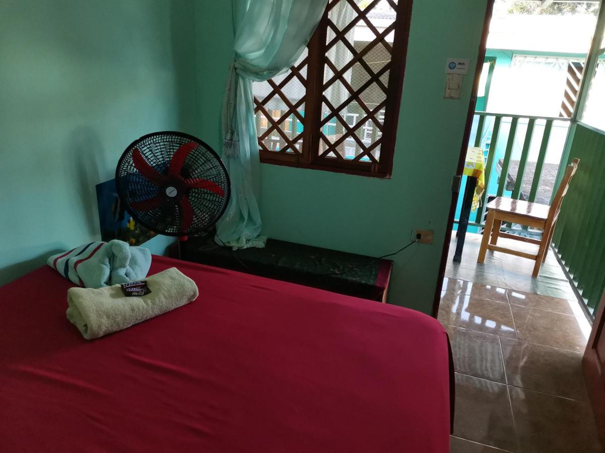 Cabinas Mitchaelle'S Puerto Viejo de Talamanca Kültér fotó