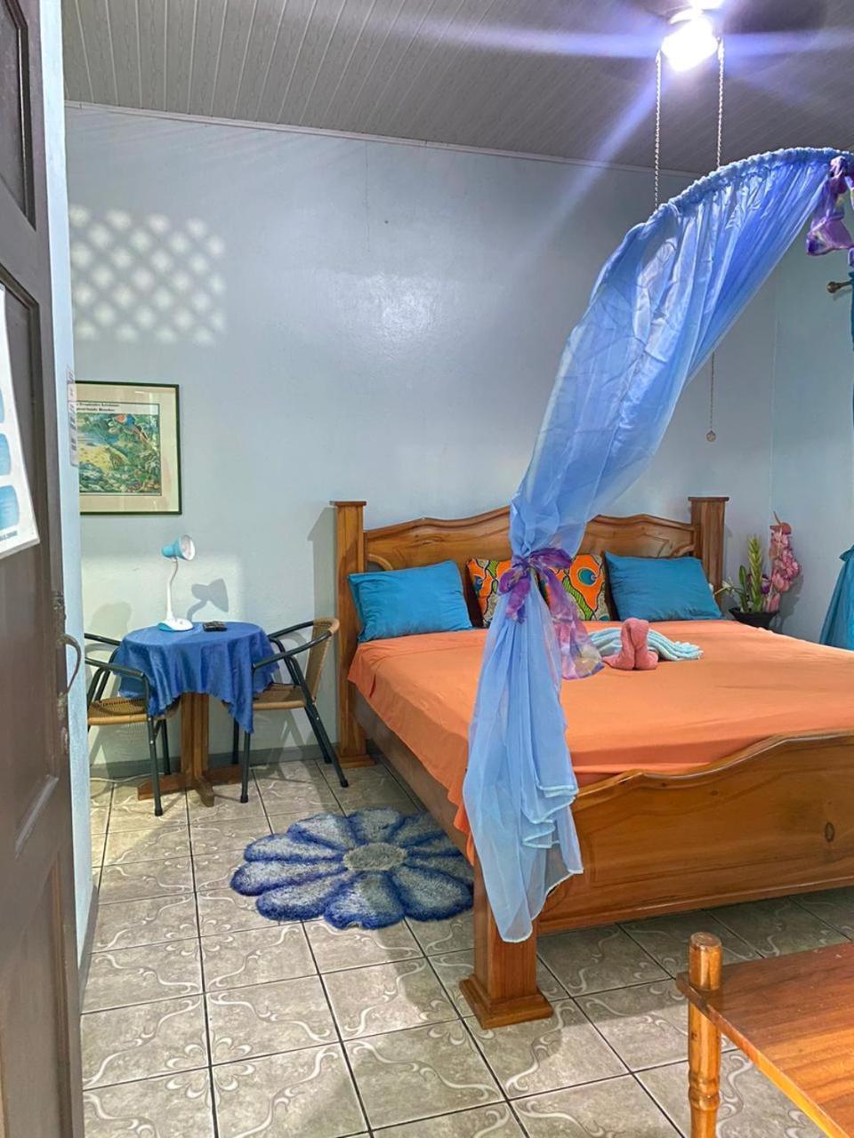 Cabinas Mitchaelle'S Puerto Viejo de Talamanca Kültér fotó