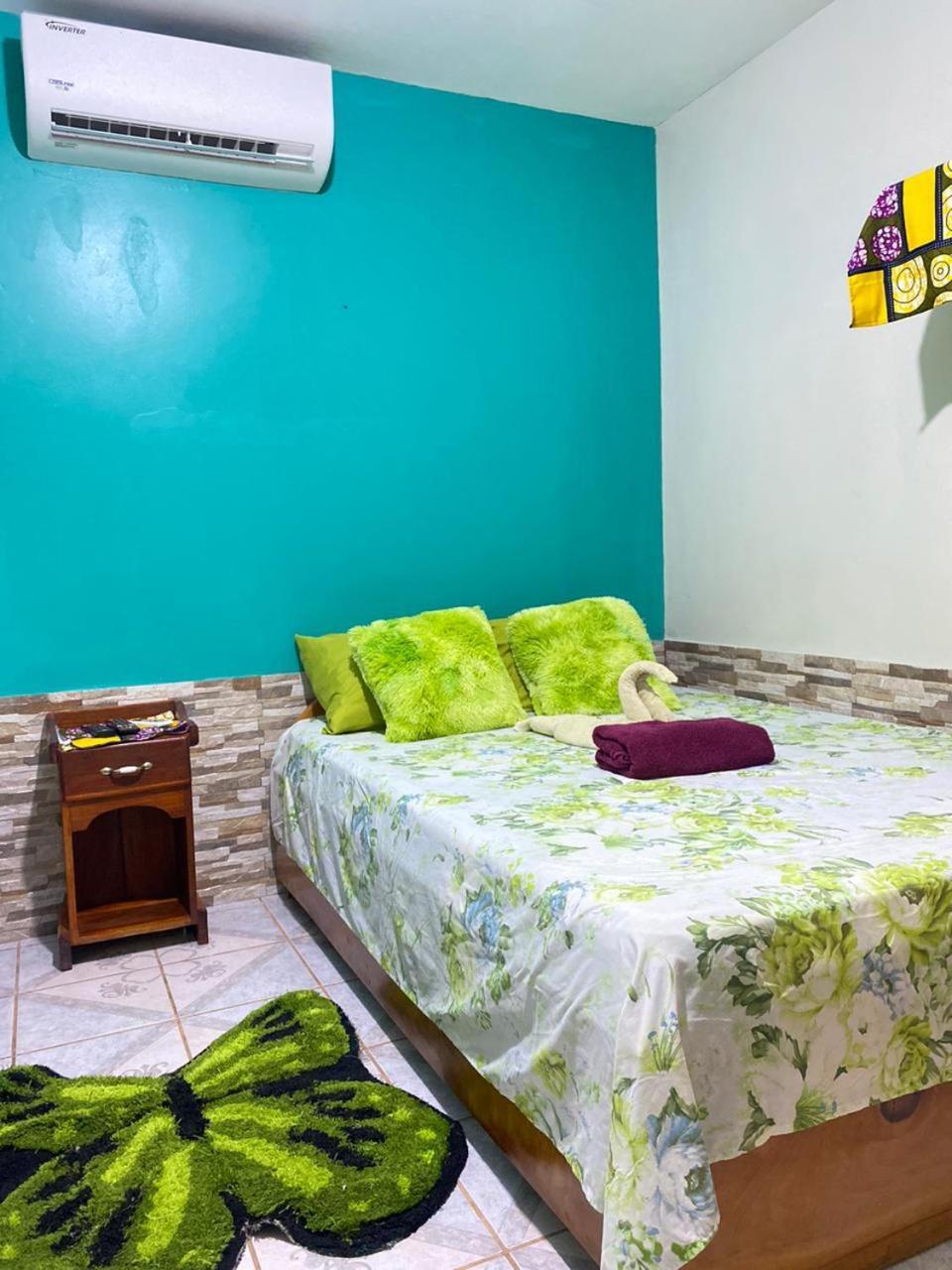 Cabinas Mitchaelle'S Puerto Viejo de Talamanca Kültér fotó
